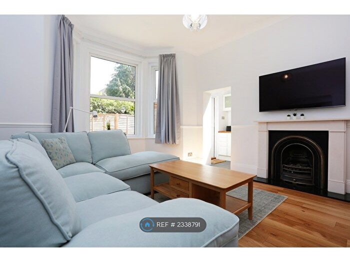 2 Bedroom Flat To Rent In Groveley Road, Bournemouth, BH4