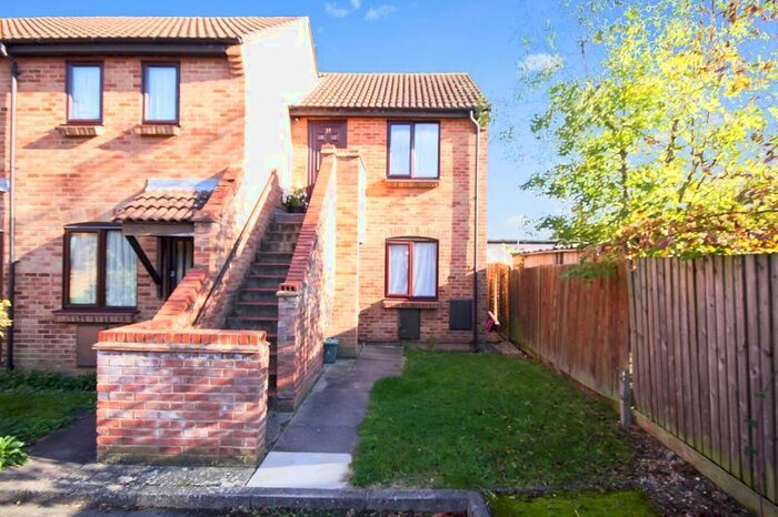 Studio To Rent In Constable Close, Hayes, UB4