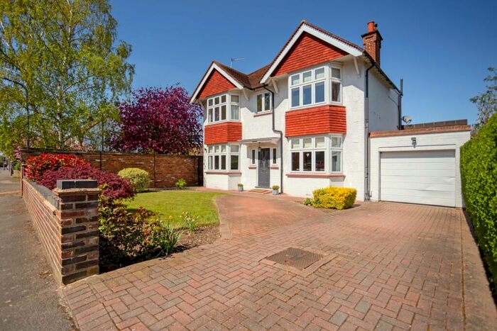 4 Bedroom Detached House To Rent In Green Lane Windsor, SL4
