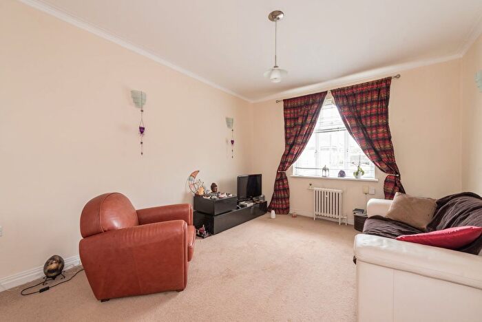 Studio To Rent In Belsize Grove, London, NW3