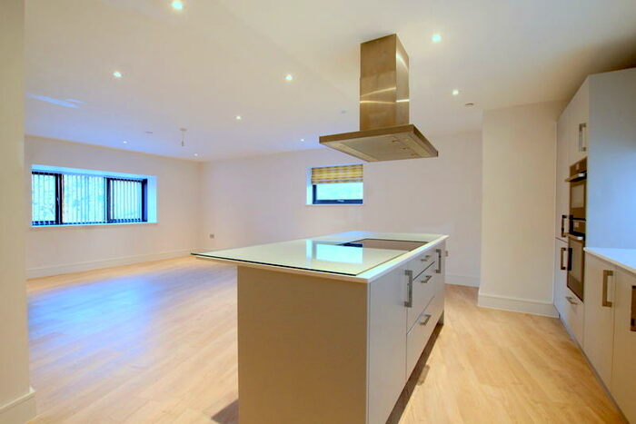 2 Bedroom Apartment To Rent In Leslie Park Road, Croydon, London, CR0