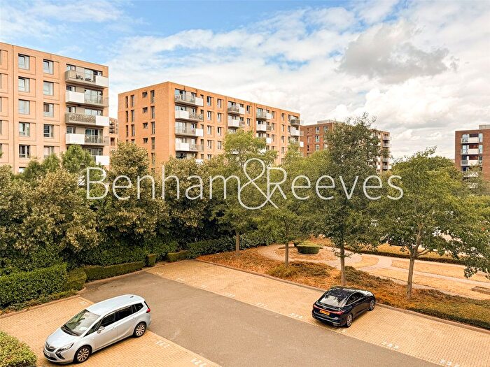 3 Bedroom Flat To Rent In Wards Wharf Approach, London, E16