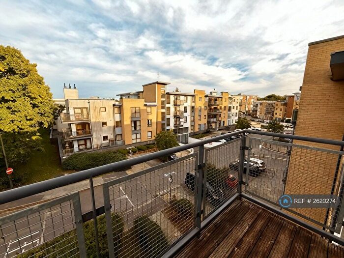 2 Bedroom Flat To Rent In Finlay Court, Crawley, RH10