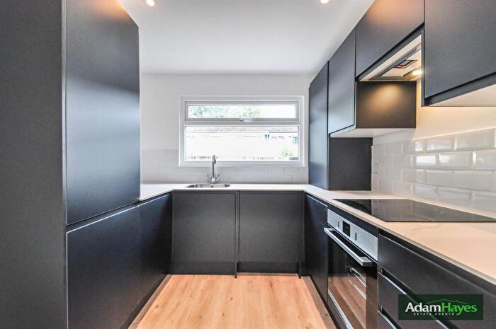 3 Bedroom End Of Terrace House To Rent In Moss Hall Grove, North Finchley, N12