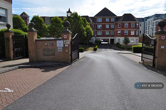 2 Bedroom Flat To Rent In Petworth House, Hove, BN3