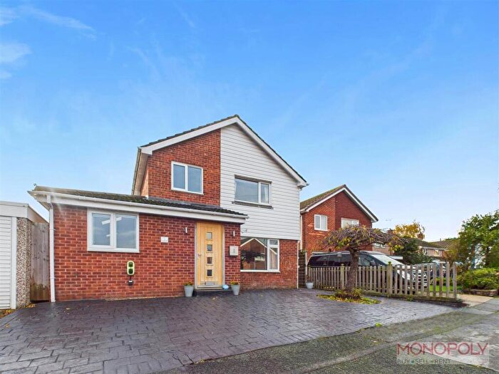 4 Bedroom Detached House For Sale In Thornleigh Drive, Gresford, Wrexham, LL12