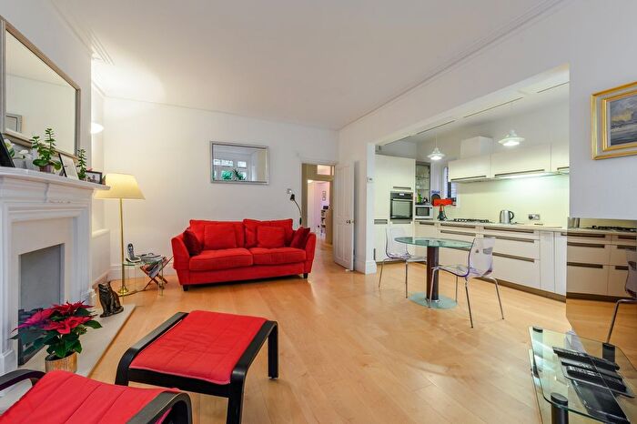 2 Bedroom Flat For Sale In Goldhurst Terrace, South Hampstead, NW6
