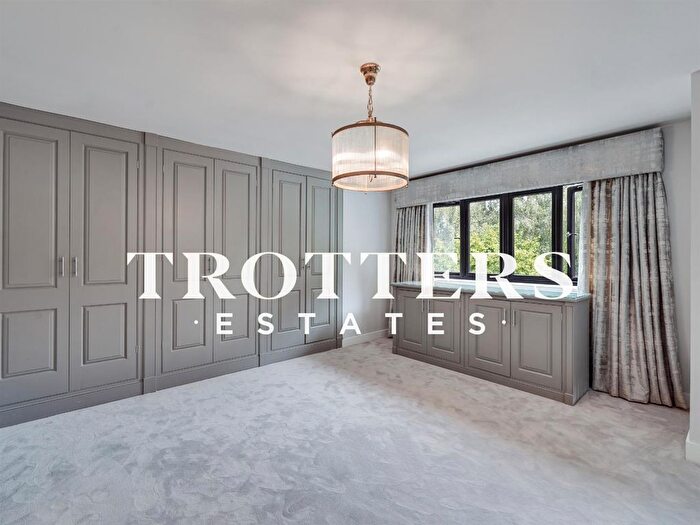 5 Bedroom Detached House To Rent In Luxborough Lane, Chigwell, IG7