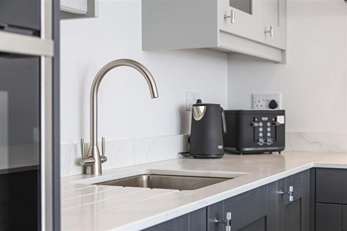 2 Bedroom Flat To Rent In Apartment, New Square, Chesterfield, Derbyshire, S40
