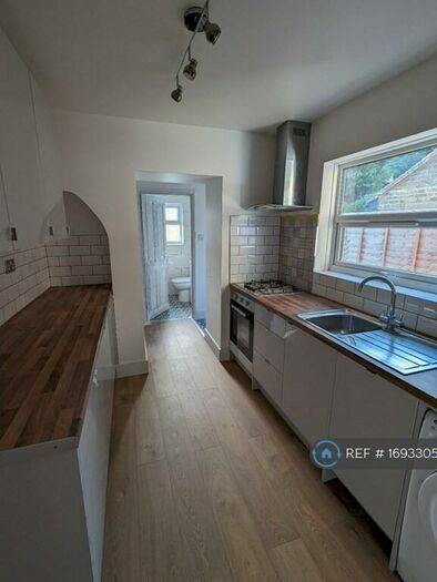 3 Bedroom Terraced House To Rent In High Street, St. Mary Cray, Orpington, BR5