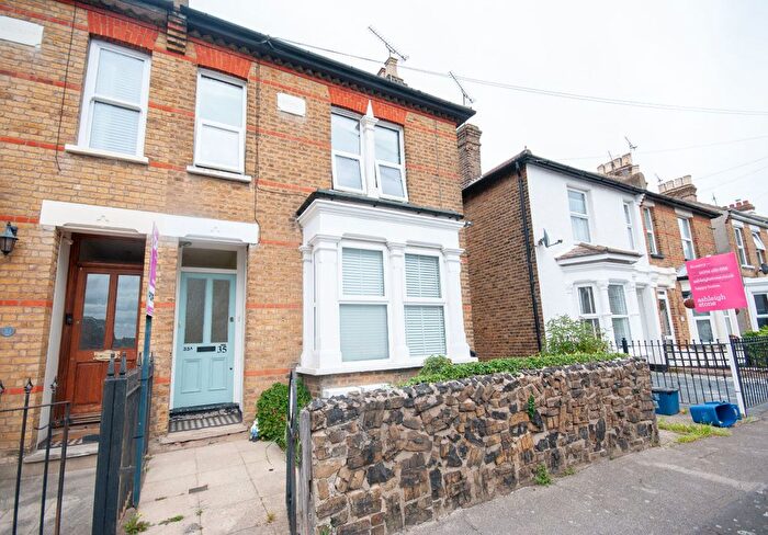 2 Bedroom Flat To Rent In North Street, Leigh-On-Sea, SS9