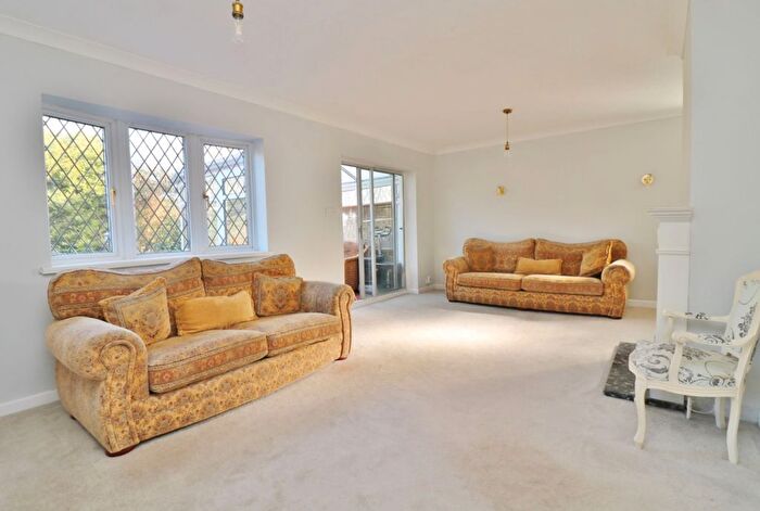 3 Bedroom Detached House For Sale In Foord Road, Hedge End, SO30