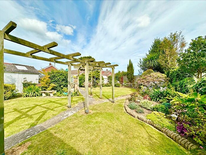 3 Bedroom Detached Bungalow For Sale In Martham Road, Hemsby, NR29