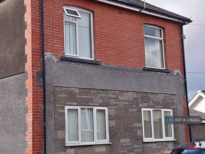 3 Bedroom Flat To Rent In Martyns Avenue, Seven Sisters Wales, SA10