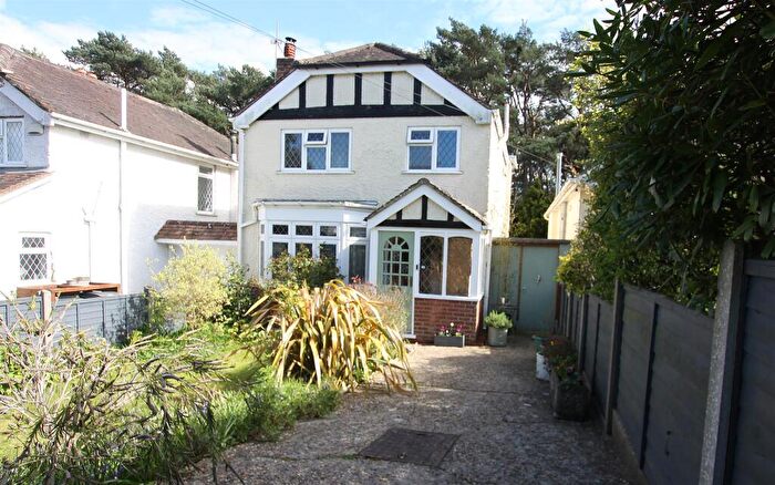 3 Bedroom Detached House For Sale In Pine Vale Crescent, Bournemouth, BH10