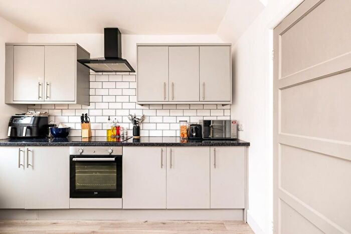 3 Bedroom Terraced House For Sale In Broomhill Road, Broomhill, BS4