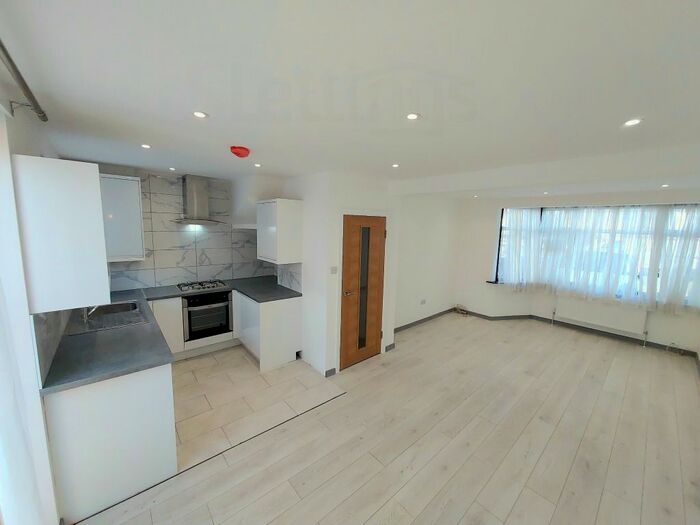 3 Bedroom Semi-Detached House To Rent In Dimsdale Drive, Enfield, EN1