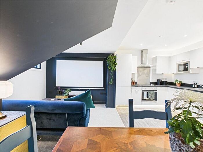 2 Bedroom Apartment For Sale In Boulevard View, Bristol, BS14