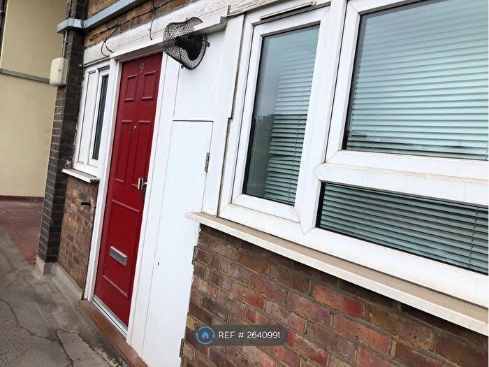 4 Bedroom Flat To Rent In Woodville House, London, SE1
