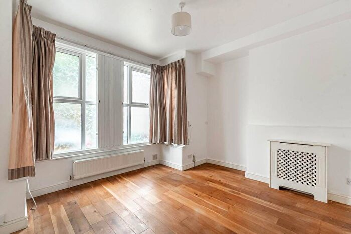 2 Bedroom Maisonette For Sale In Greenhill Road, Harrow, HA1
