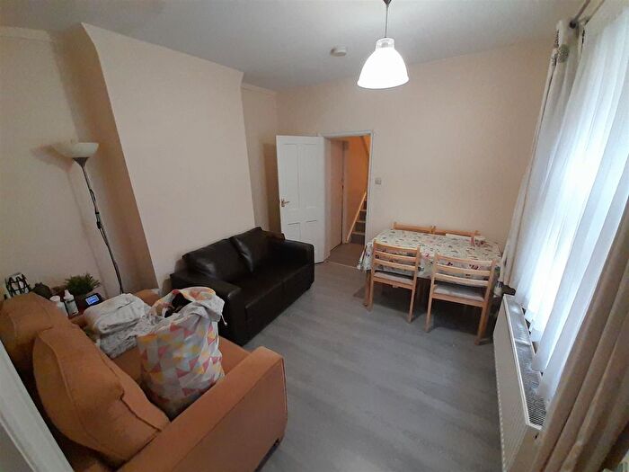 2 Bedroom Flat To Rent In Lochaline Street, Hammersmith, London, W6