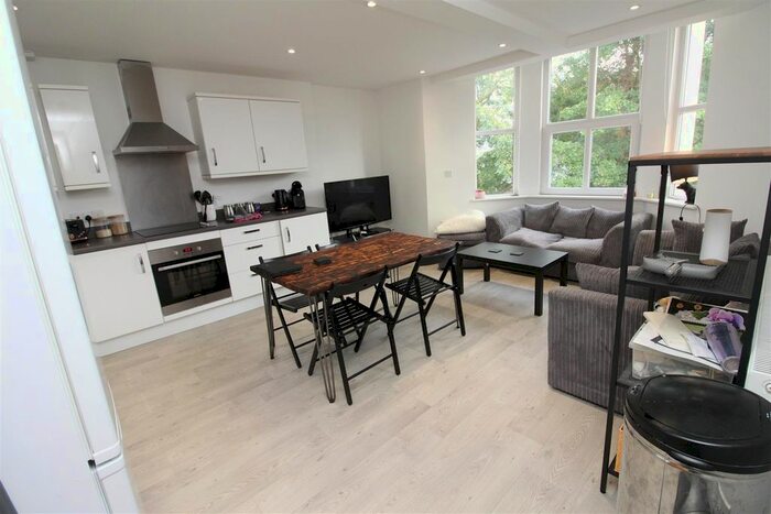 2 Bedroom Flat To Rent In Gold Tops, Newport, NP20