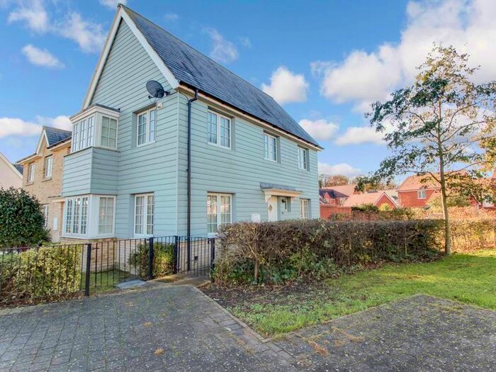 3 Bedroom Semi-Detached House To Rent In Hogsden Leys, Loves Farm, St. Neots, PE19