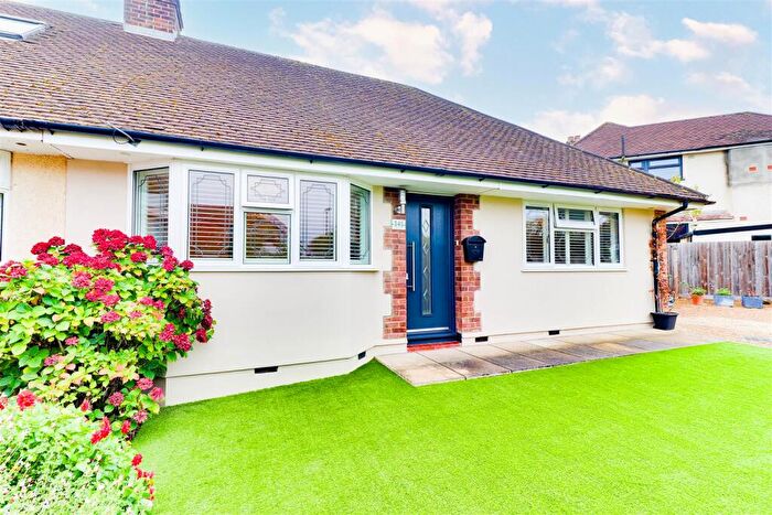 2 Bedroom Bungalow To Rent In Saffron Platt, Guildford, GU2