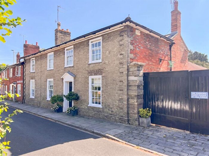 5 Bedroom Town House To Rent In Kingsbury Square, Wilton, SP2