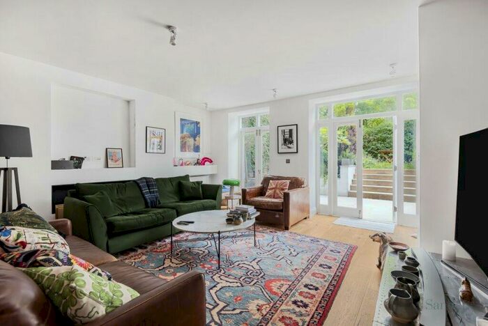 3 Bedroom Flat To Rent In Highbury New Park, Highbury, London, N5