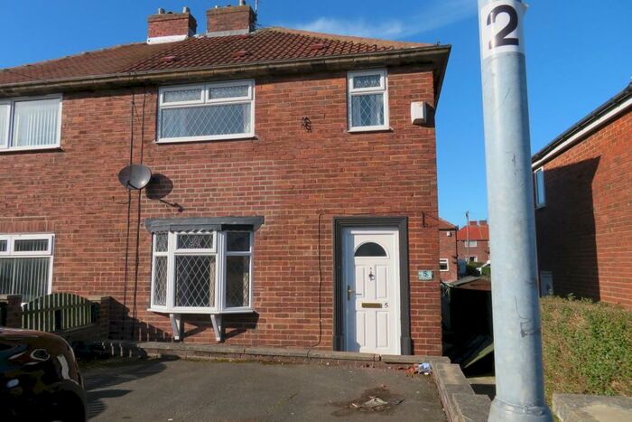 3 Bedroom Semi-Detached House To Rent In Thornton Road, Brighouse, HD6