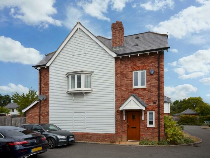 3 Bedroom End Of Terrace House To Rent In Briar Wood Close Bromley, BR2