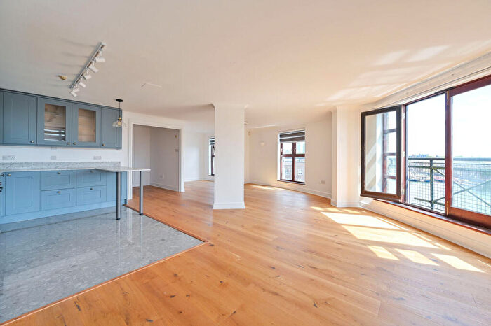 3 Bedroom Flat To Rent In Tavistock Tower, Russel Place, Rotherhithe, London, SE16