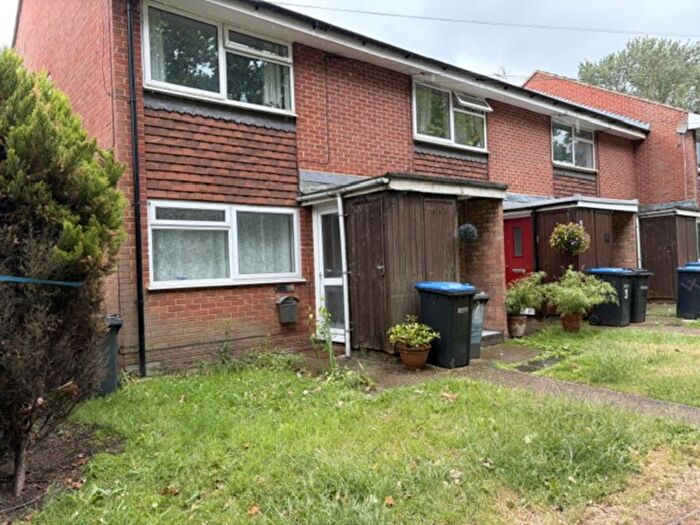 1 Bedroom Maisonette For Sale In Green Lane, Addlestone, KT15