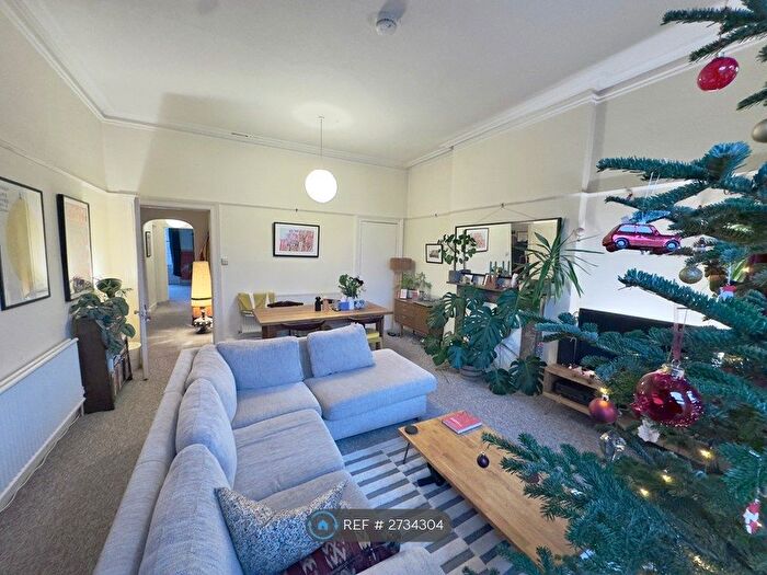 3 Bedroom Flat To Rent In Redland, Bristol, BS6