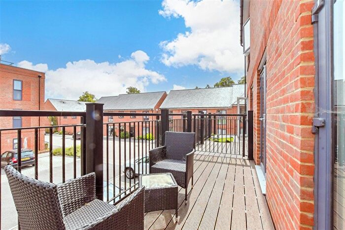 4 Bedroom Terraced House For Sale In Pinewood Way, Chichester, West Sussex, PO19