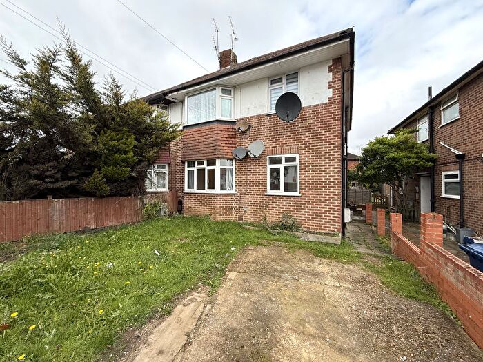 2 Bedroom Maisonette For Sale In Eastcote Lane, Northolt, UB5