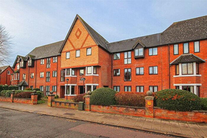 2 Bedroom Flat For Sale In Linden Road, Bedford, Bedfordshire, MK40