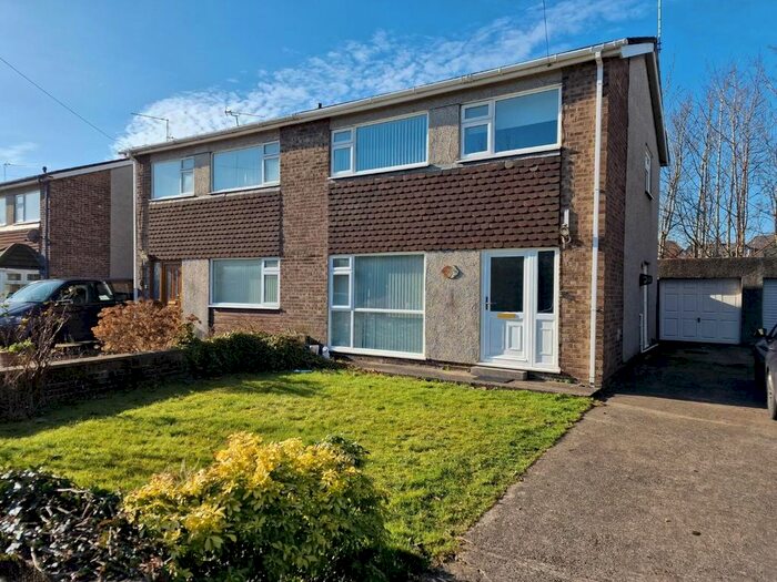 3 Bedroom Property To Rent In Berkley Drive, Penarth, CF64