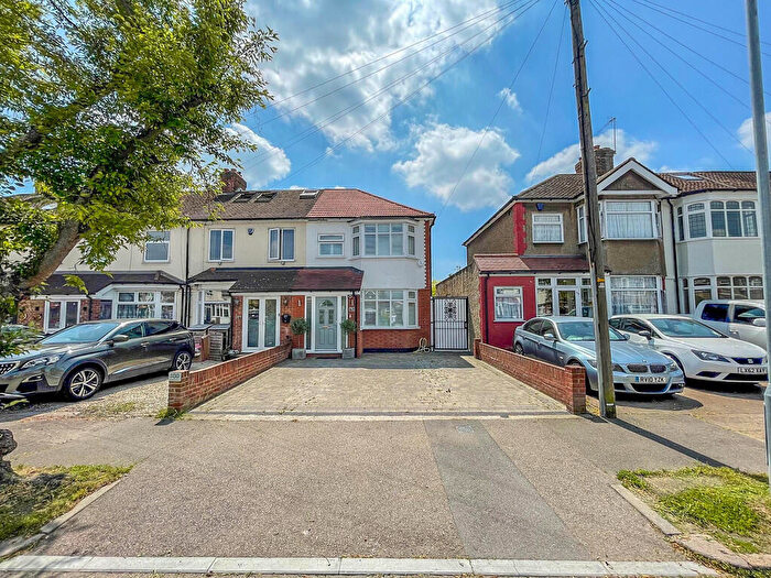 3 Bedroom Semi-Detached House To Rent In Southfield Road, Waltham Cross, EN8