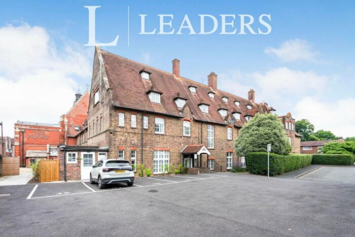 1 Bedroom Flat To Rent In The Priory, Syresham Gardens, RH16