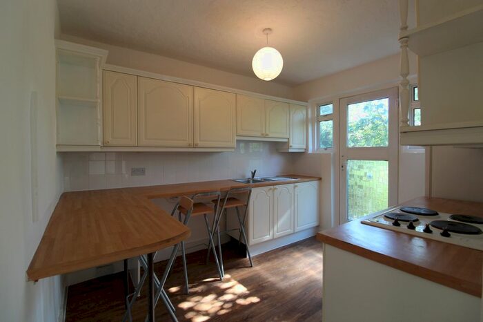 2 Bedroom Flat To Rent In Station Approach, Staines-Upon Thames, Middlesex, TW18