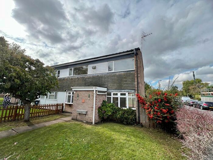 3 Bedroom End Of Terrace House For Sale In Walnut Close, Birmingham, B37
