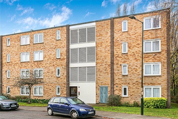 2 Bedroom Flat For Sale In Farm Road, Whitton, Hounslow, TW4