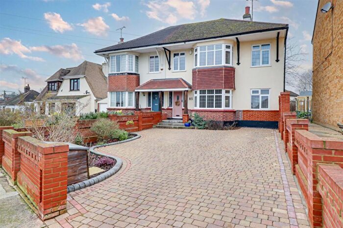 5 Bedroom Semi Detached House For Sale In Woodfield Road, Hadleigh, SS7