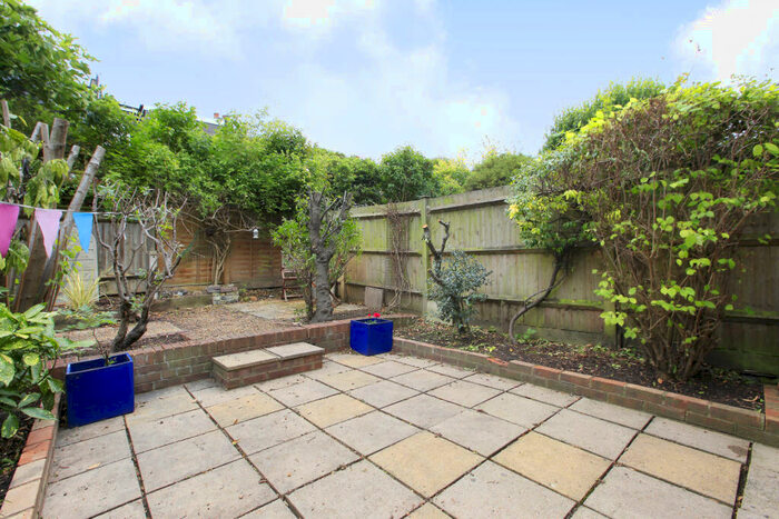 2 Bedroom Flat To Rent In Dagnan Road, Clapham South, London, SW12