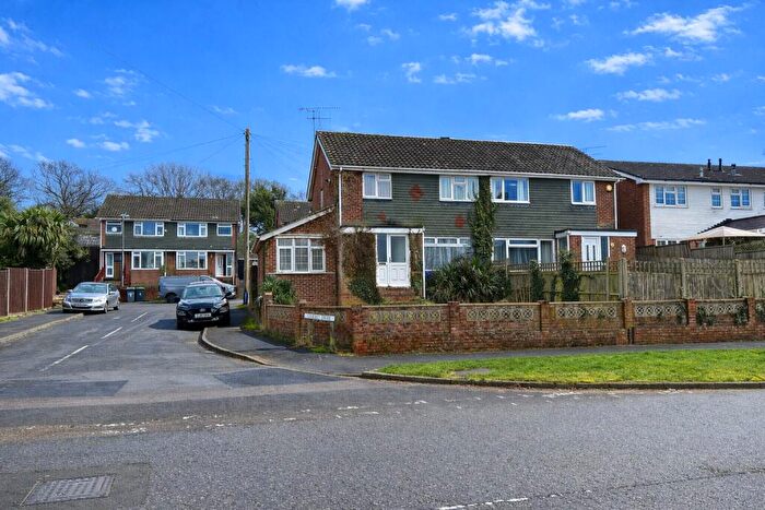 3 Bedroom Semi Detached House For Sale In Frogmore Lane, Waterlooville, Waterlooville, PO8