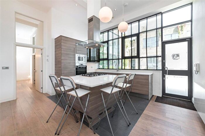 3 Bedroom Flat To Rent In Villiers Road, Willesden Green, NW2