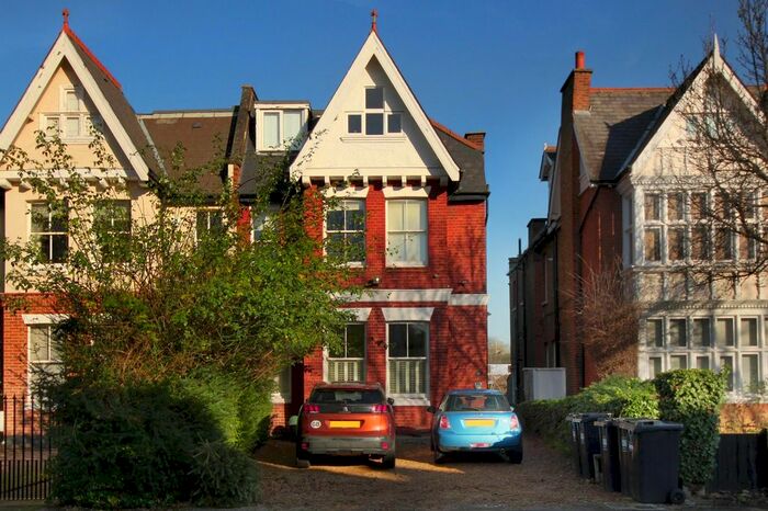 3 Bedroom Flat To Rent In Grove Park Gardens, London W4