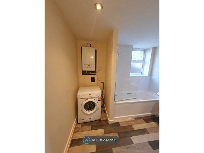 1 Bedroom Flat To Rent In Ashley Street, Salford, M6